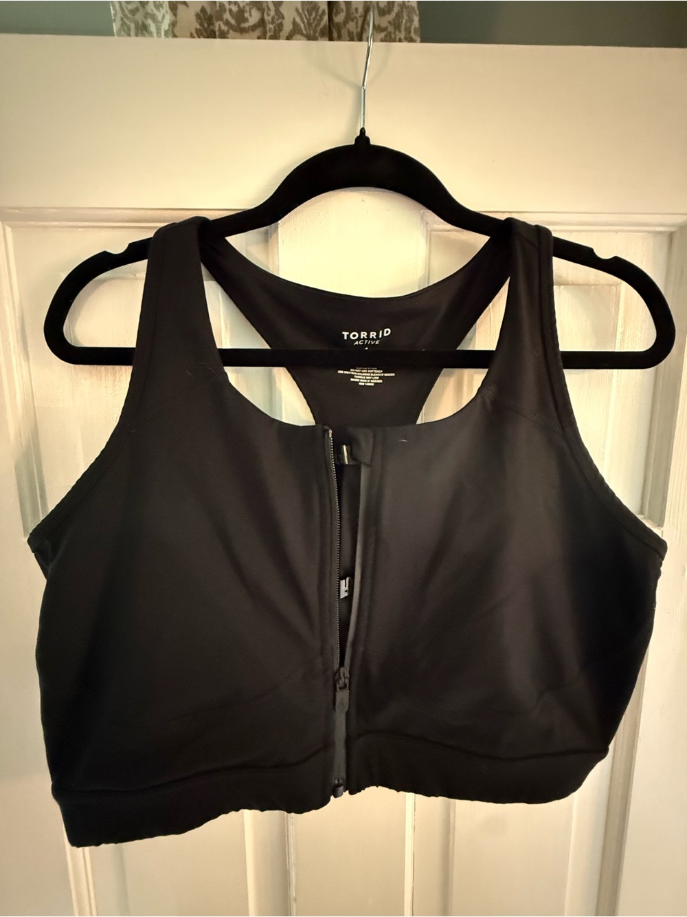 Torrid - Low-Impact Wireless Zip-Front Active Sports Bra in Black by Tru